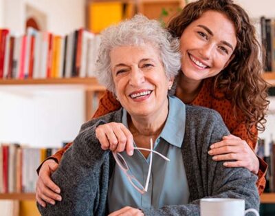 Universidades españolas lideran la convivencia intergeneracional: Un puente entre generaciones